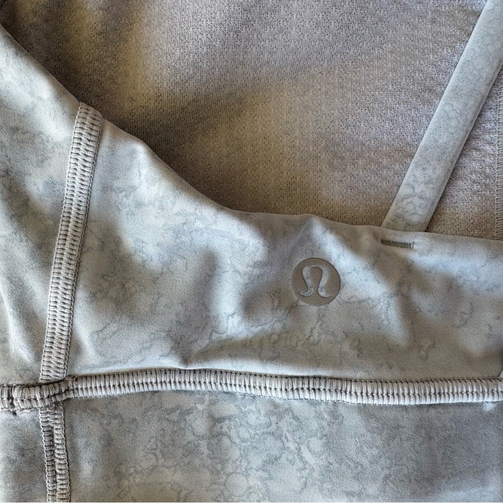 Lululemon Women’s Energy Longline Bra-Size: 8-Color: Gray Geometric Design - Picture 3 of 6